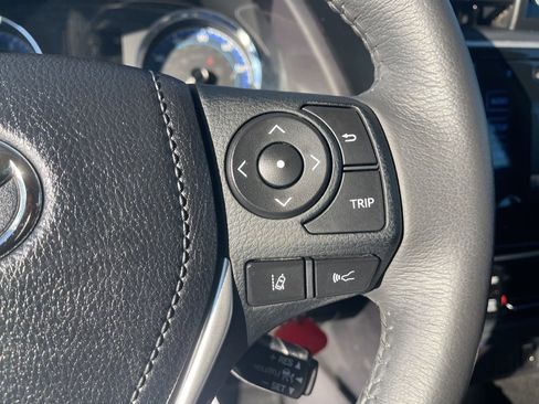 Used 2018 Toyota Corolla SE image 18