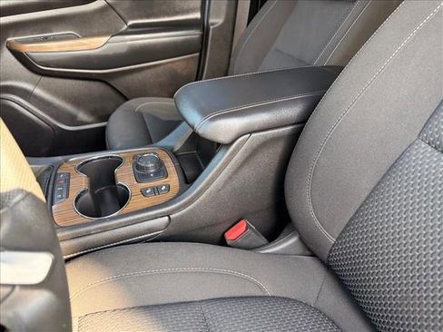 Used 2021 GMC Acadia SLE w/ Driver Convenience Package image 10