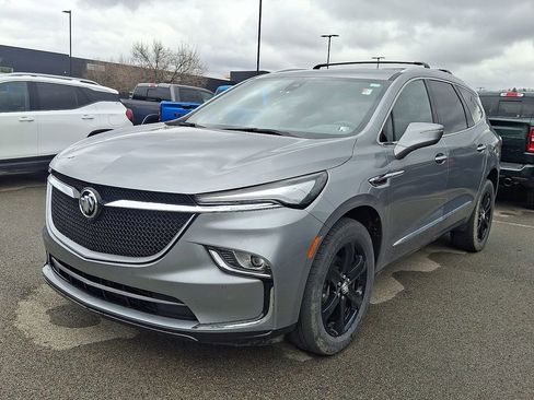 Used 2023 Buick Enclave Essence w/ Sport Touring Edition image 3