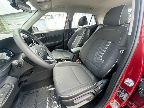 New 2025 Hyundai Venue Limited image 13