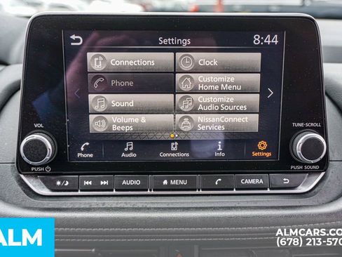 Used 2025 Nissan Rogue SV image 34