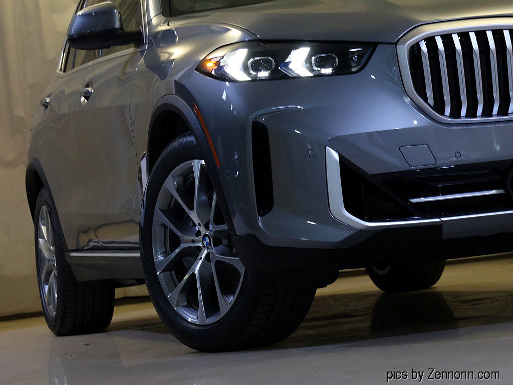 Used 2026 BMW X5 xDrive50e w/ Climate Comfort Package AWD/4WD image 4