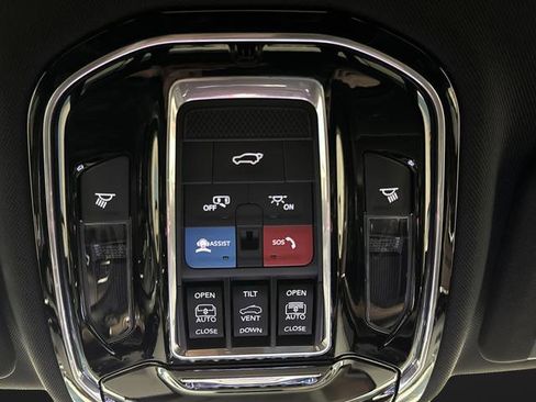 Used 2022 Jeep Grand Cherokee Summit w/ Advanced Protech Group IV image 27