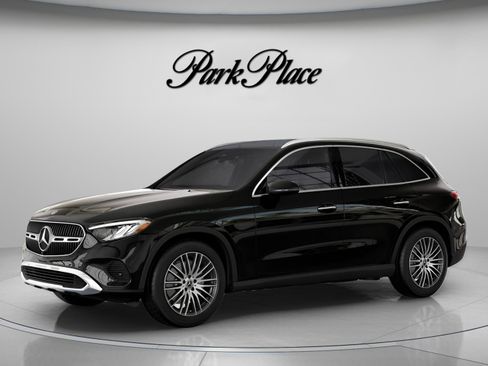 Used 2026 Mercedes-Benz GLC 300 image 2