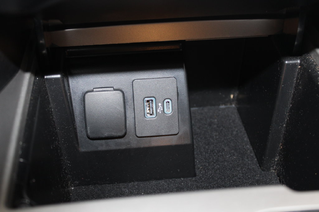 Used 2024 Ford Explorer XLT RWD image 46