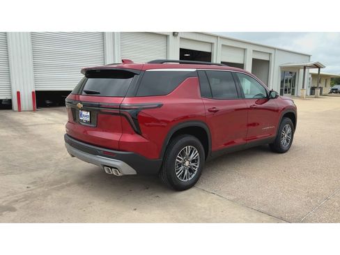 New 2026 Chevrolet Traverse LT w/ Driver Confidence Package FWD image 8
