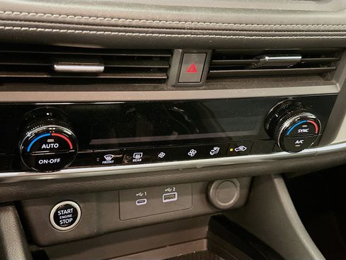 Used 2023 Nissan Rogue SV image 23