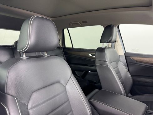 Used 2025 Volkswagen Atlas SEL image 37