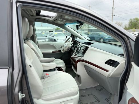 Used 2012 Toyota Sienna XLE image 41