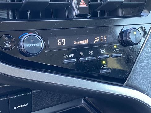 Used 2023 Toyota Camry SE image 23