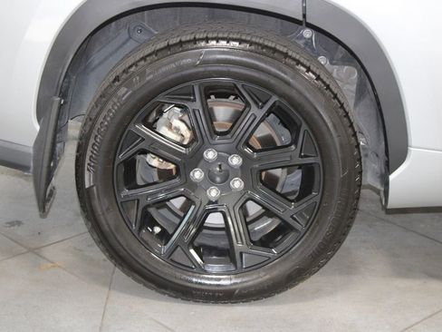 Used 2023 Toyota Highlander LE image 13