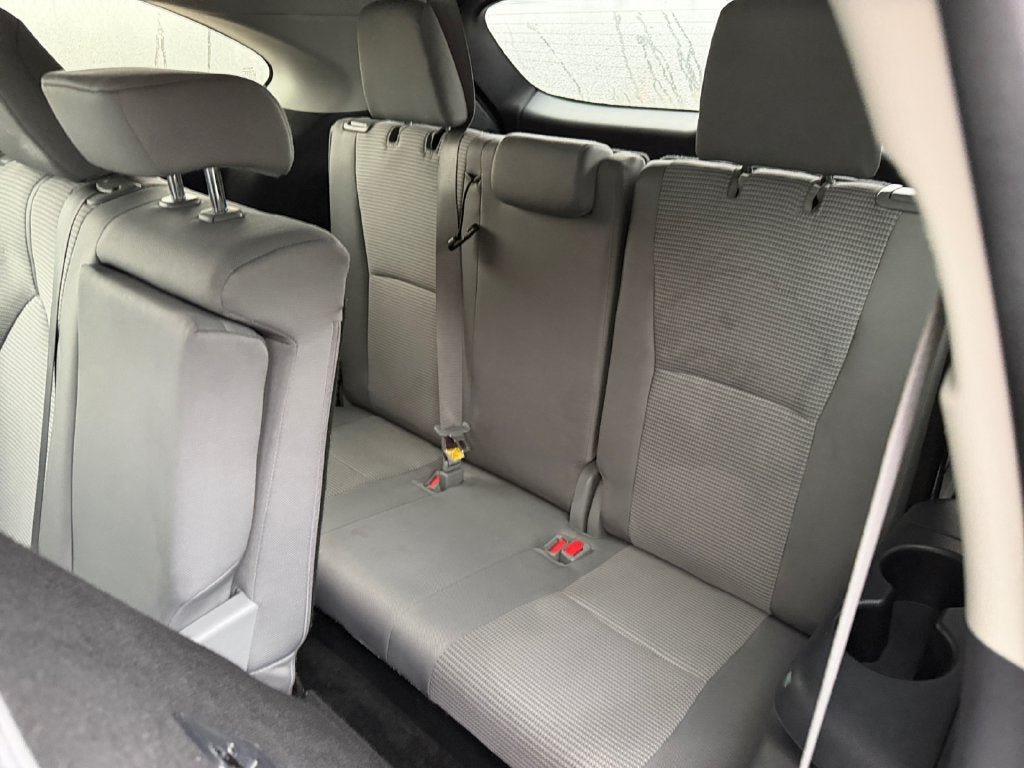 Used 2023 Toyota Highlander LE FWD image 33