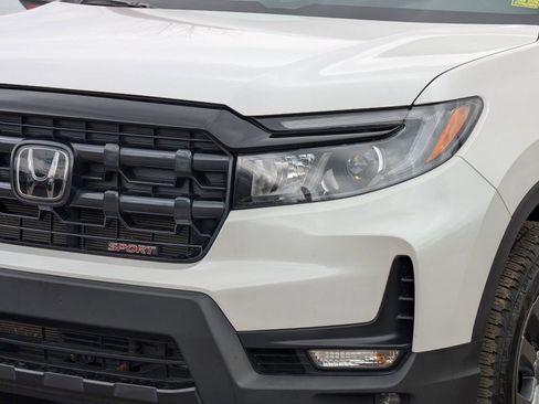 Used 2025 Honda Ridgeline Sport image 11