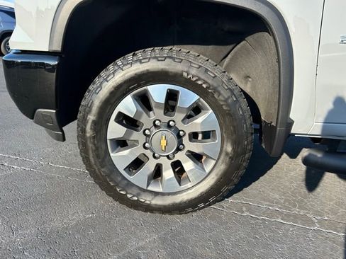 Used 2024 Chevrolet Silverado 2500 Custom w/ Custom Value Package AWD/4WD image 9