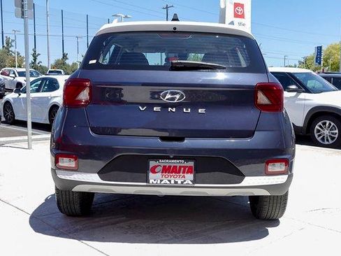 Used 2021 Hyundai Venue FWD image 6