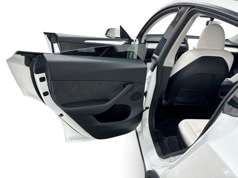 Certified 2023 Tesla Model Y Long Range AWD/4WD image 10