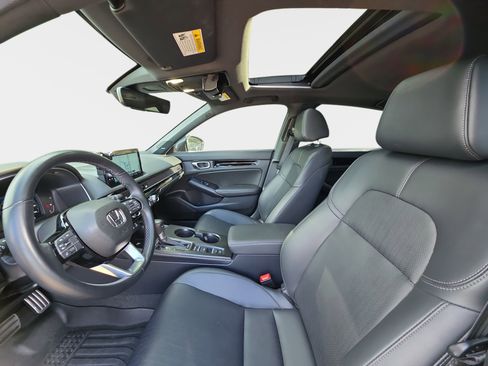 Used 2024 Honda Civic Sport Touring image 5