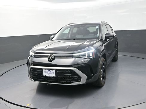 Used 2025 Volkswagen Taos SEL AWD/4WD image 4