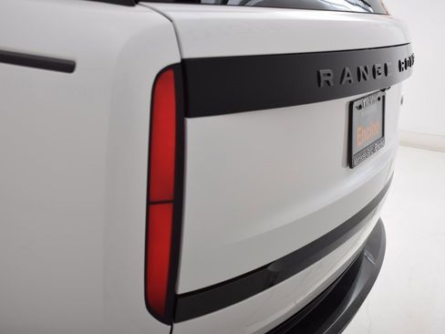 Used 2023 Land Rover Range Rover SE image 12