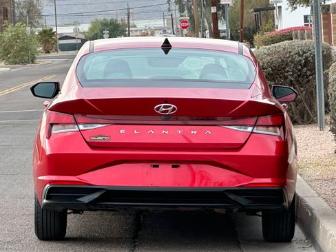 Used 2021 Hyundai Elantra SEL FWD image 5