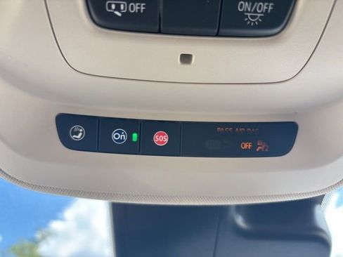 Used 2023 Buick Envision Essence FWD image 31