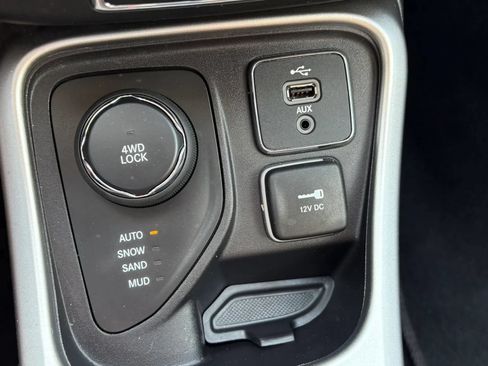 Used 2018 Jeep Compass Latitude w/ Cold Weather Group AWD/4WD image 24