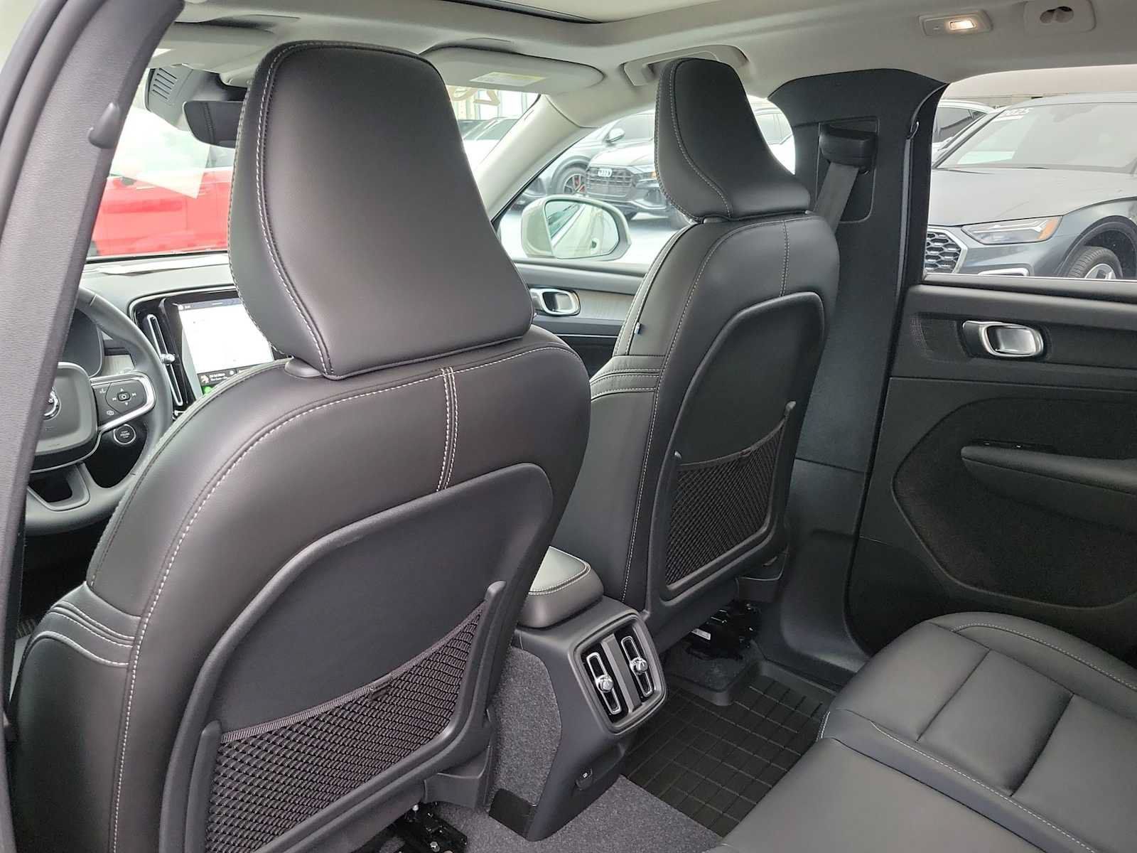 Used 2024 Volvo XC40 B5 Ultimate w/ Protection Package Premier AWD/4WD image 17