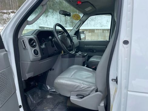 Used 2014 Ford E-150 and Econoline 150 w/ Power Group RWD image 10