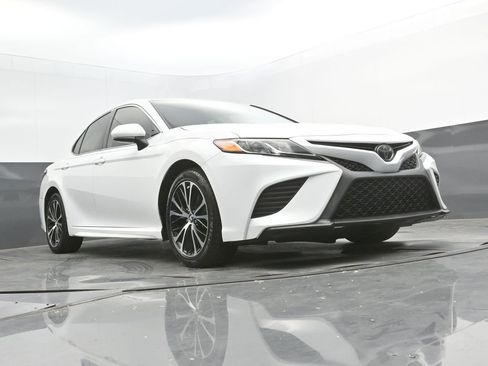 Used 2020 Toyota Camry SE image 31
