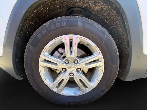 Used 2024 GMC Terrain SLE AWD/4WD image 12