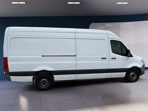 Used 2022 Mercedes-Benz Sprinter 2500 image 6