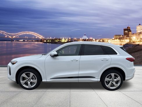 Used 2025 Audi Q5 Premium Plus w/ Premium Plus image 2