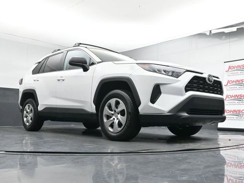 Used 2021 Toyota RAV4 LE image 33