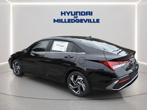 New 2026 Hyundai Elantra Limited FWD image 2