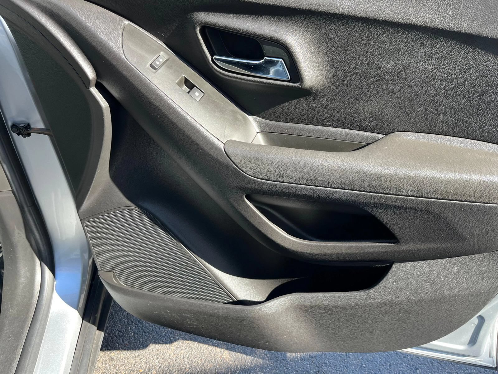 Used 2018 Chevrolet Trax LT w/ LT Convenience Package AWD/4WD image 45