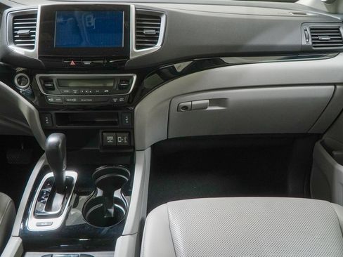 Used 2017 Honda Ridgeline RTL-E image 38