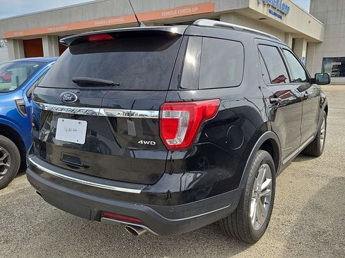 Used 2018 Ford Explorer XLT w/ Equipment Group 202A image 4