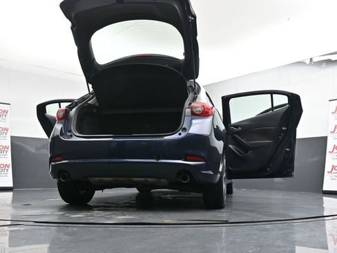 Used 2018 MAZDA MAZDA3 Touring image 47