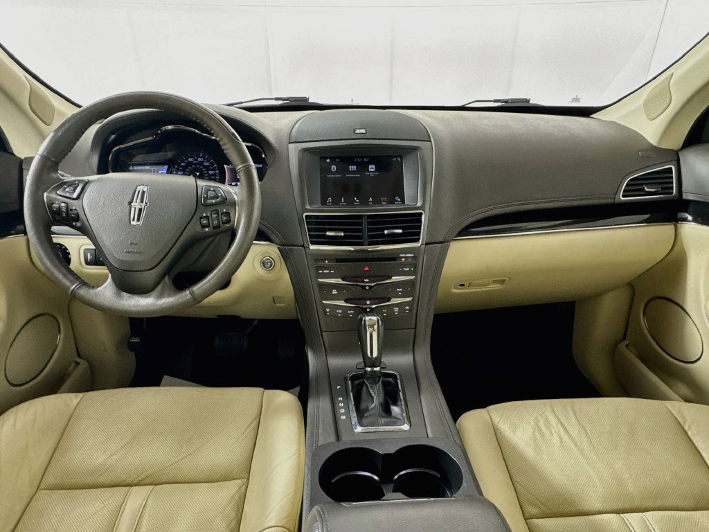 Used 2019 Lincoln MKT AWD image 26