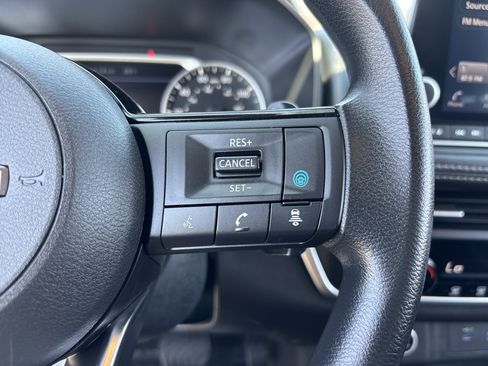 Used 2023 Nissan Rogue SV FWD image 27