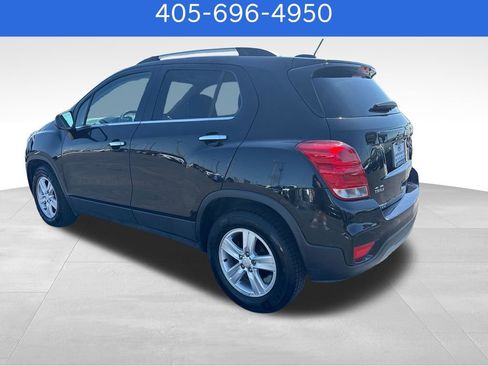 Used 2020 Chevrolet Trax LT w/ LT Convenience Package FWD image 3