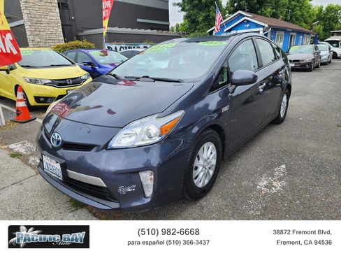 Used 2015 Toyota Prius Prime Advanced image 3