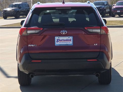 Used 2020 Toyota RAV4 LE image 7
