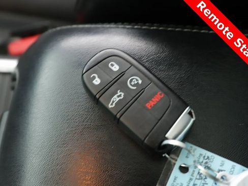 Used 2019 Dodge Charger SXT image 3