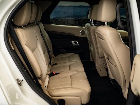 Used 2019 Land Rover Discovery HSE image 37