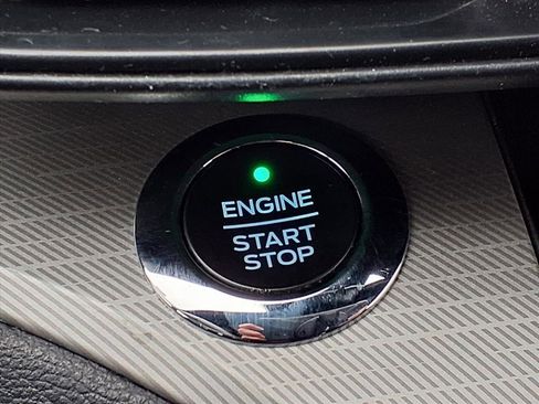 Used 2020 Ford Explorer XLT w/ Comfort Package image 11