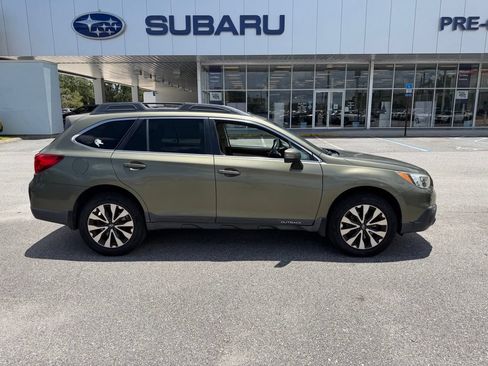 Used 2017 Subaru Outback 2.5i Limited w/ Popular Package #5 AWD/4WD image 2