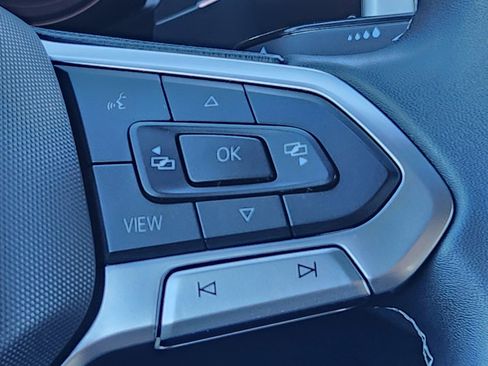 Used 2022 Volkswagen Atlas Cross Sport SE image 18