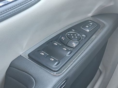 Used 2019 Lincoln Continental Reserve image 15