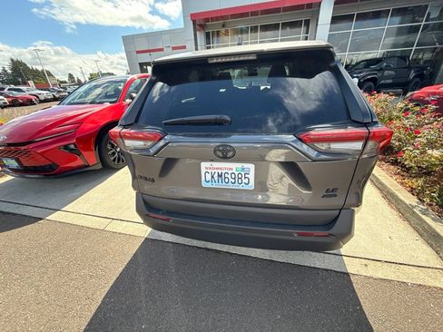 Used 2023 Toyota RAV4 LE AWD/4WD image 6